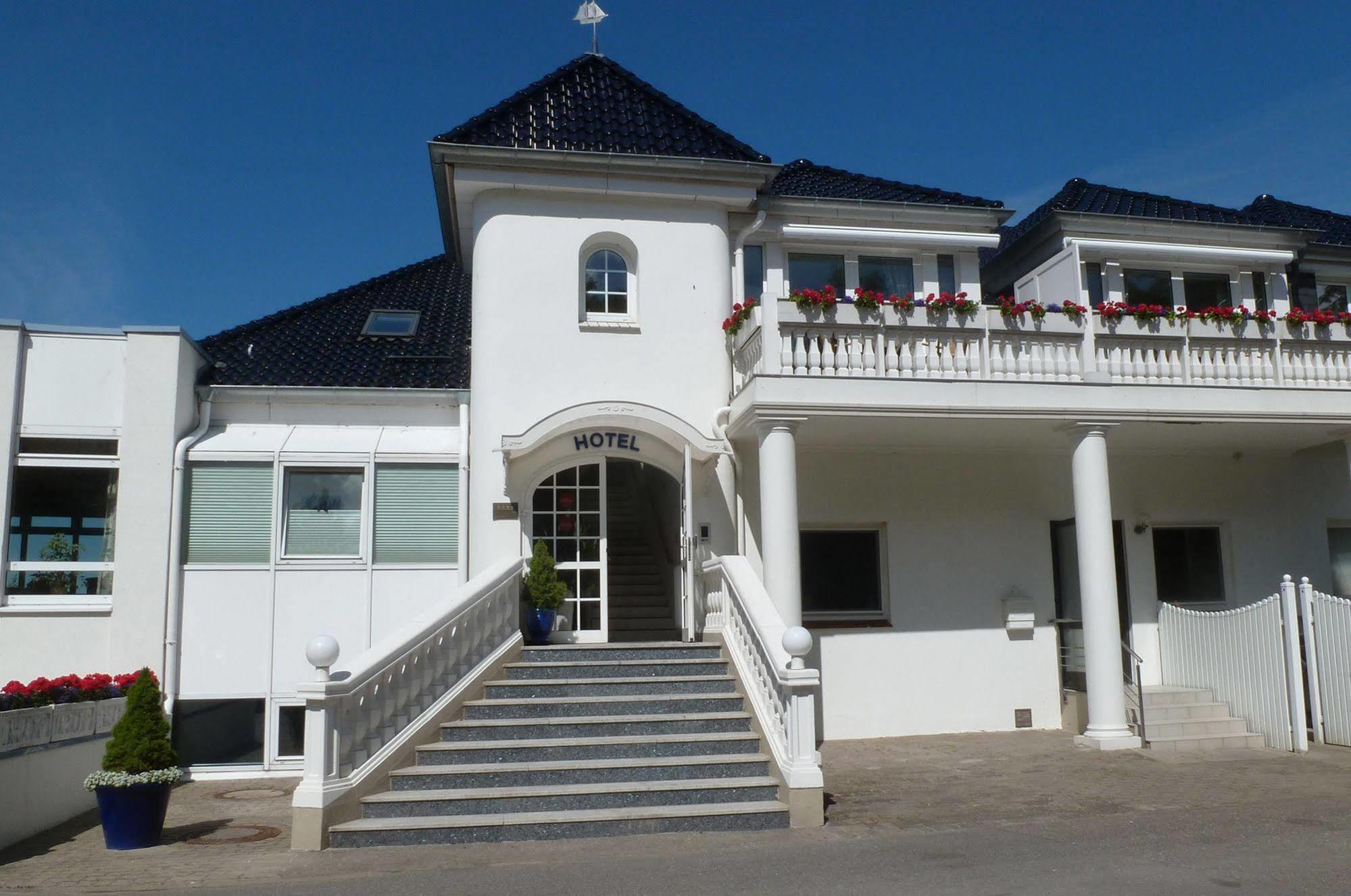 Hotel Seeschloesschen Hohwacht Exterior photo